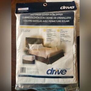 XL TWIN Mattress Cover with Zipper.